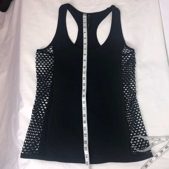 90 degrees Yoga or workout tank - Picture 4 of 6